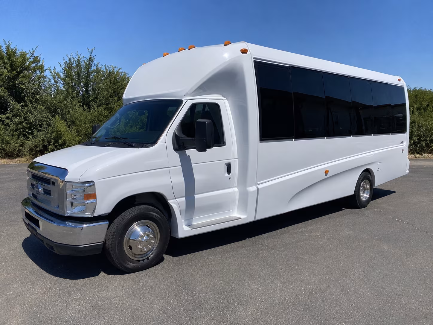 18 Passenger Party Bus Exterior
