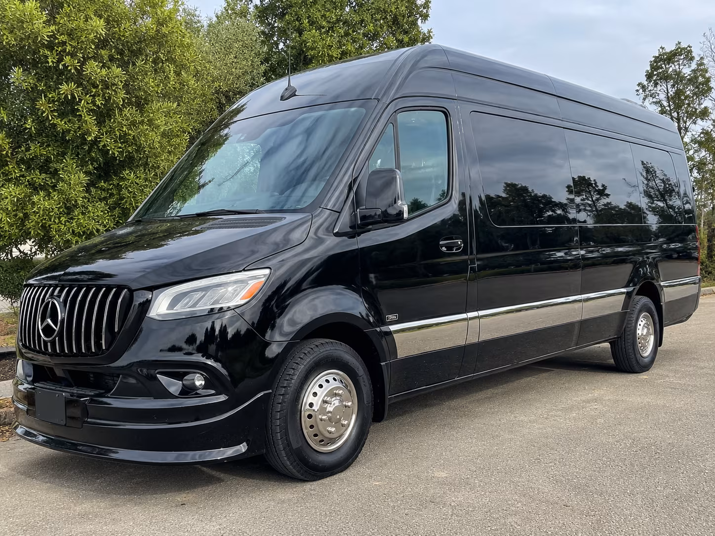 Omaha Airport Shuttle & Transportation party bus exterior