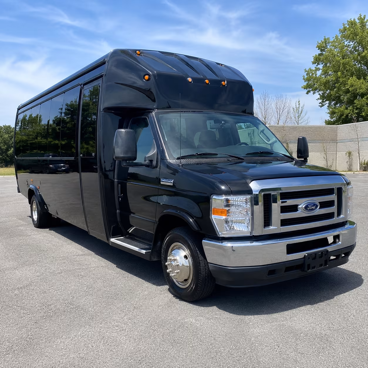 Omaha Birthday, Sweet 16, & Quinceañera Transportation party bus exterior