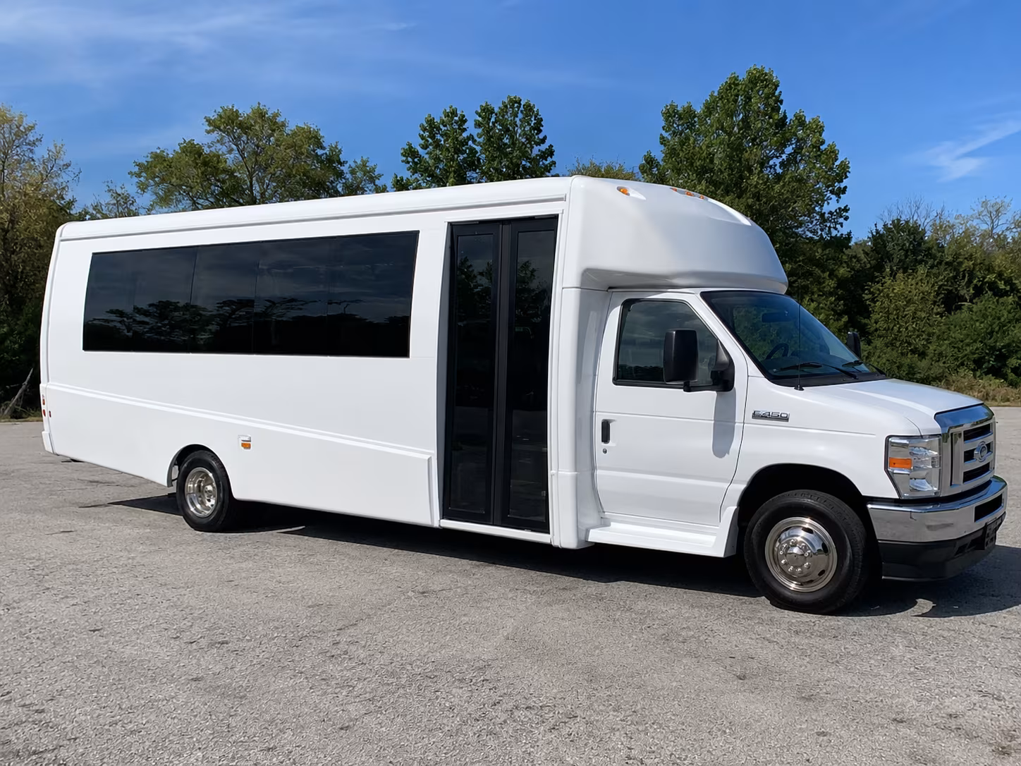 Omaha Birthday, Sweet 16, & Quinceañera Transportation party bus exterior